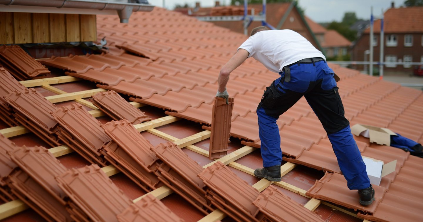 Clay Tile Roof: The Buyer’s Guide to Lifespan, Maintenance, and Home Inspection Red Flags